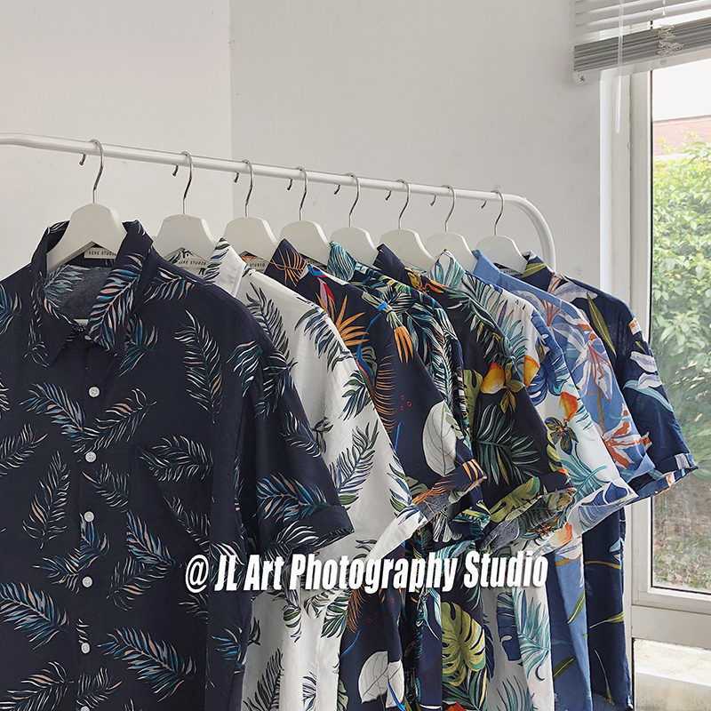 2026 Summer Couple's Clothing Thin Breathable Short-Sleeved Floral Shirts for Men and Women Hong Kong Style Retro Hawaiian Vacation Style Shirts