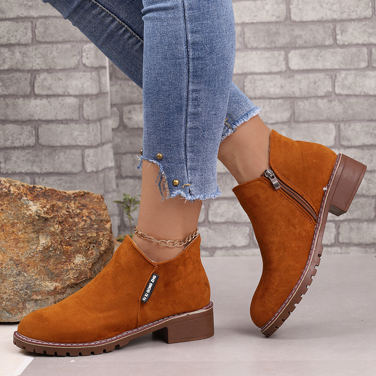 Novas botas curtas vintage foscas para mulheres com saltos grossos e zíperes laterais_voghion.com