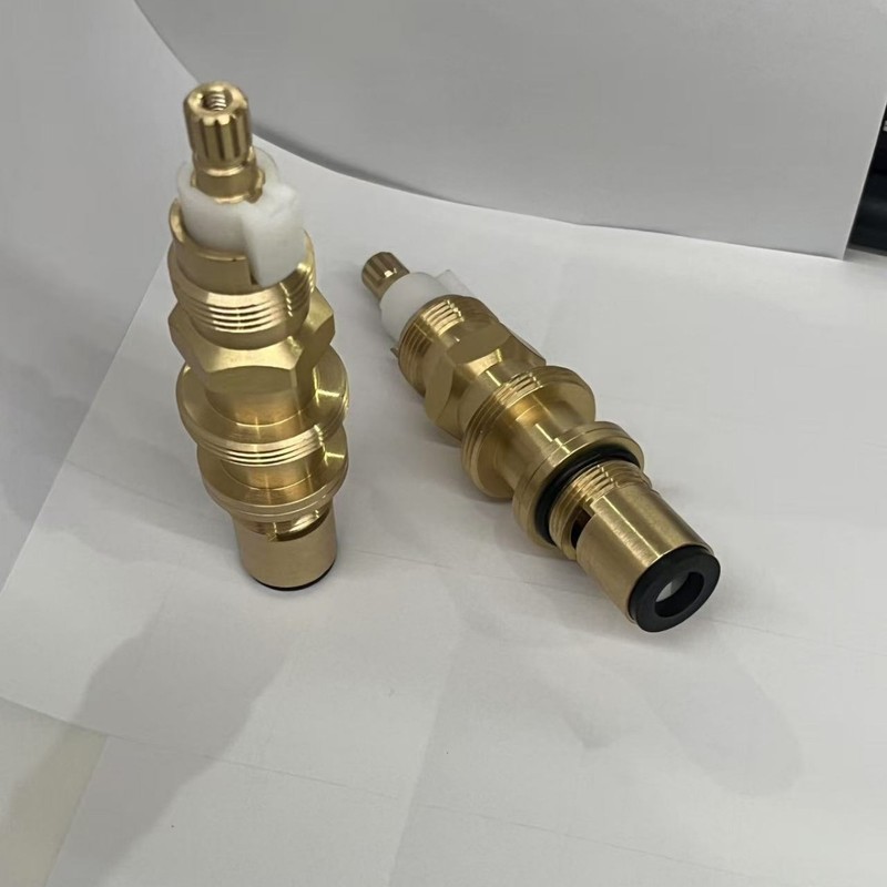 セラミックバルブコア交換部品 910-030に適合、シャワーと蛇口のロッドと互換性あり2個|undefined