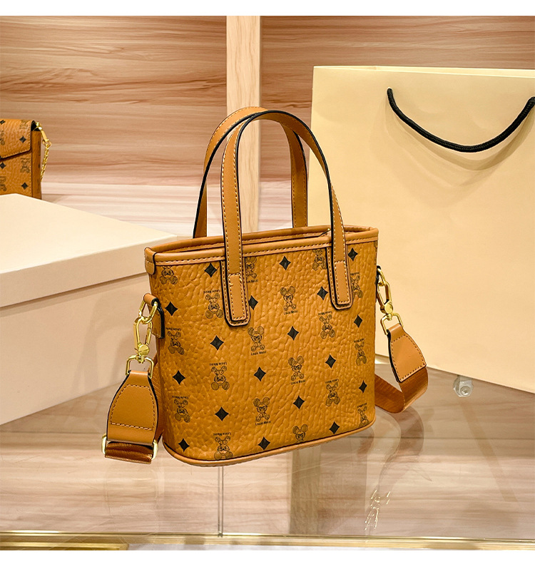 Vegetable Basket 2024 New Fashionable, Small and Elegant, High Grade Feeling Handbill, Shoulder Crossbody Bag for Women_voghion.com