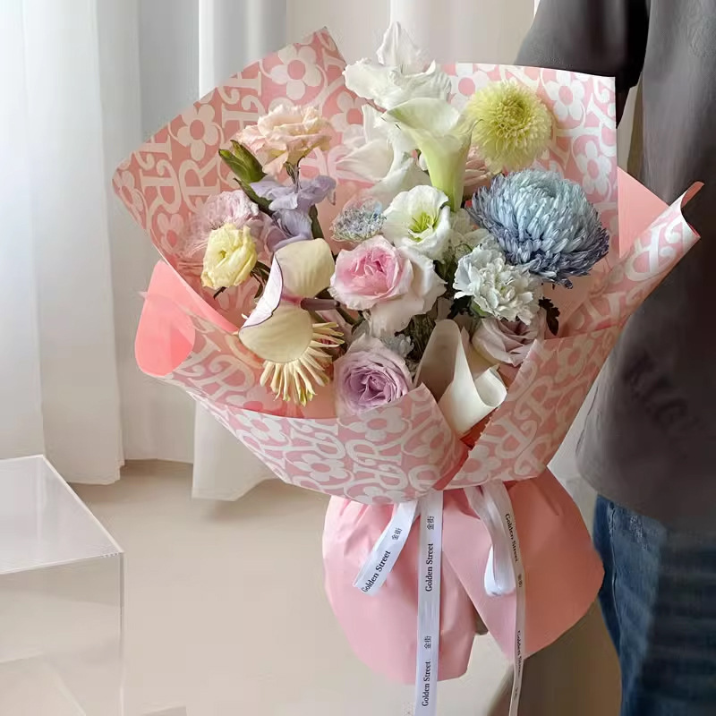Papel Yuyin transfronterizo Marca de moda Papel de embalaje de flores coreano Película perlada impermeable Floristería Ramo de flores Material de papel al por mayor