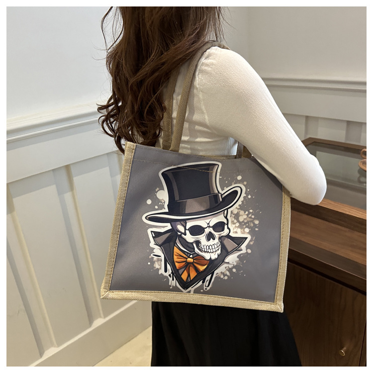 New fashionable skull canvas bag, women's large-capacity tote bag, single-shoulder bag for classes, 2024 fashionable tote bag undefined