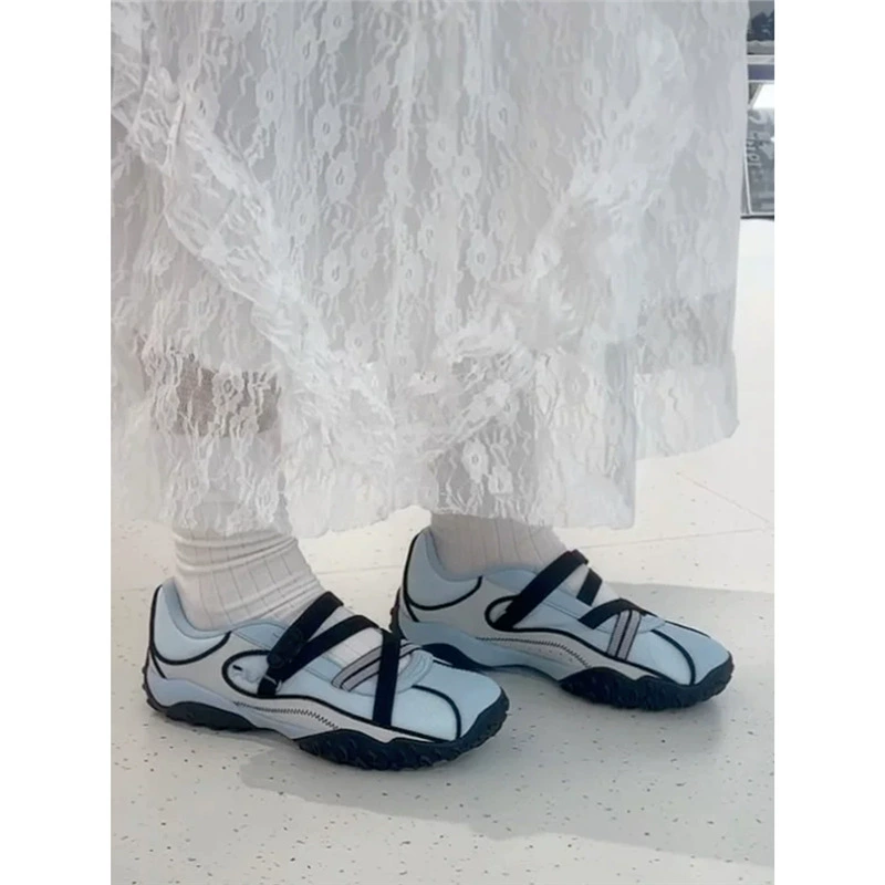 Можно разработать новую модель 2025 года для оптовой продажи неоформленных серебряных балеток для женщин, а также милых французских женских туфель Мэри Джейн.