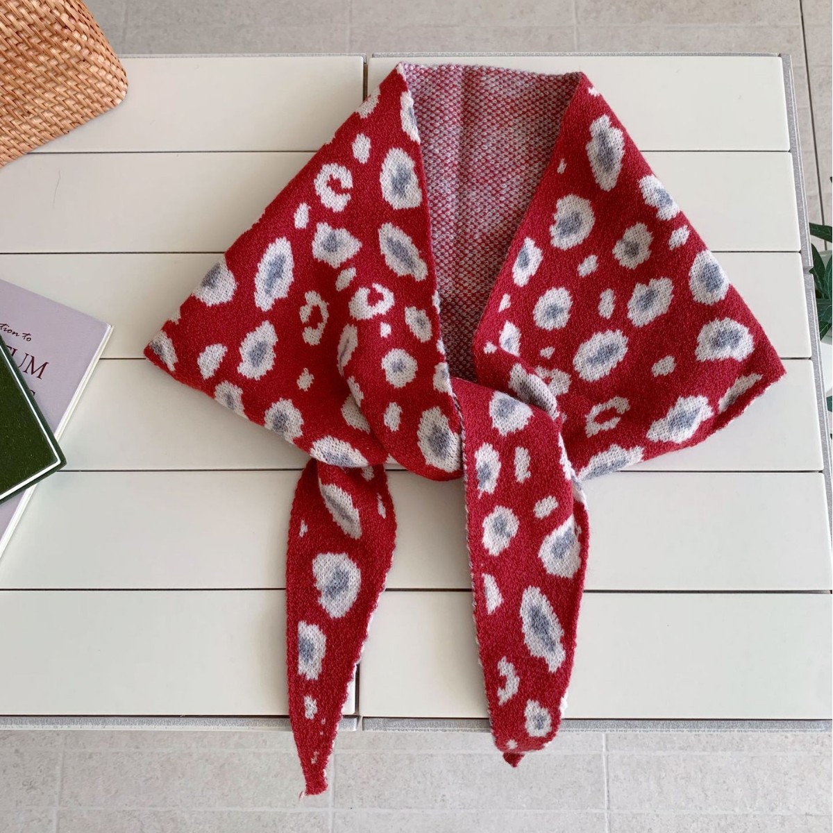 Wool blend shawl, stylish and fashionable knitted leopard print triangle scarf, versatile and warm for autumn and winter, multifunctional small neck scarf