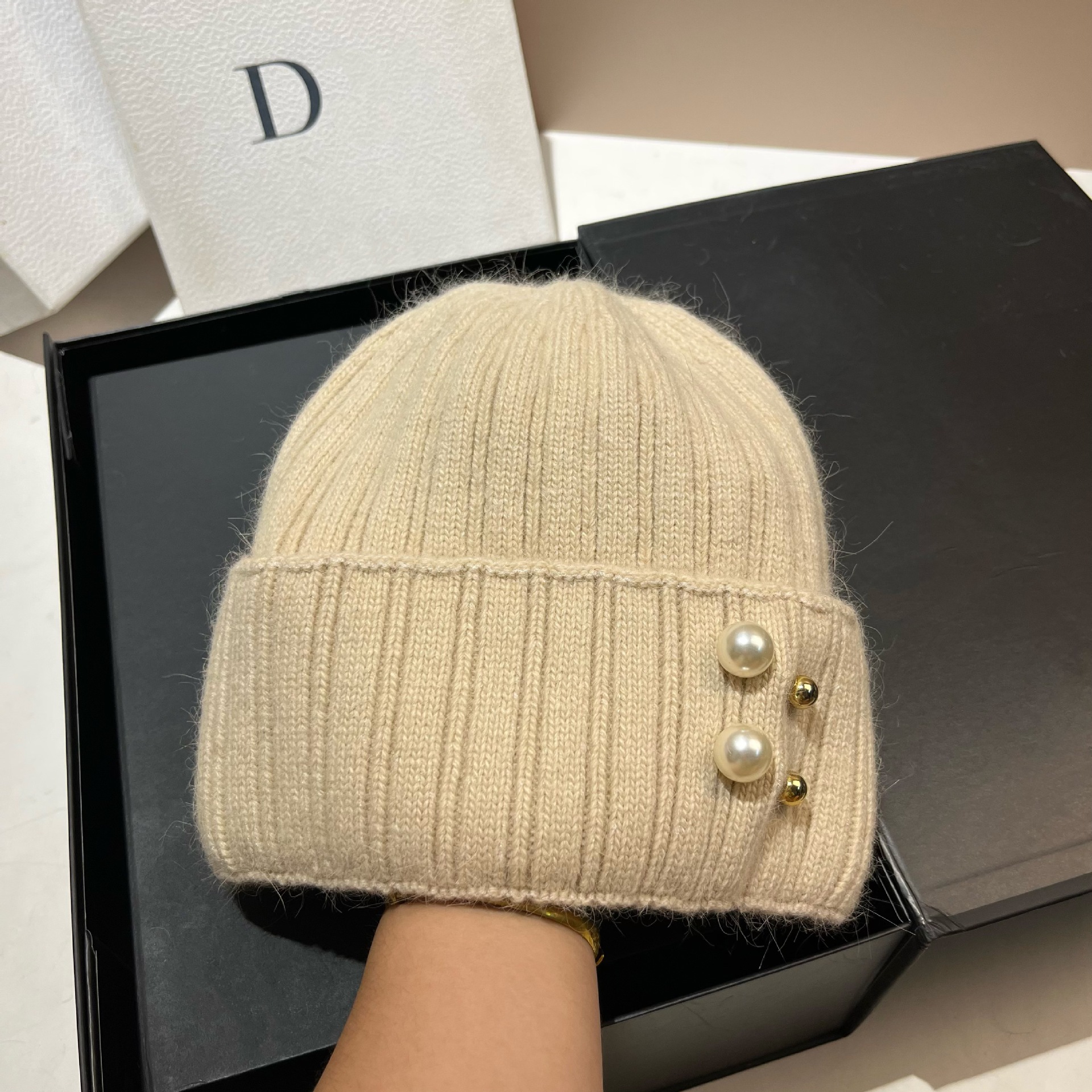 Winter Neue Kleine Duftenden Stil Perle Kaninchen Haar für Frauen, Mode Nordic Wärme Gestrickte Kopf Kalten Hut Trendy_voghion.com