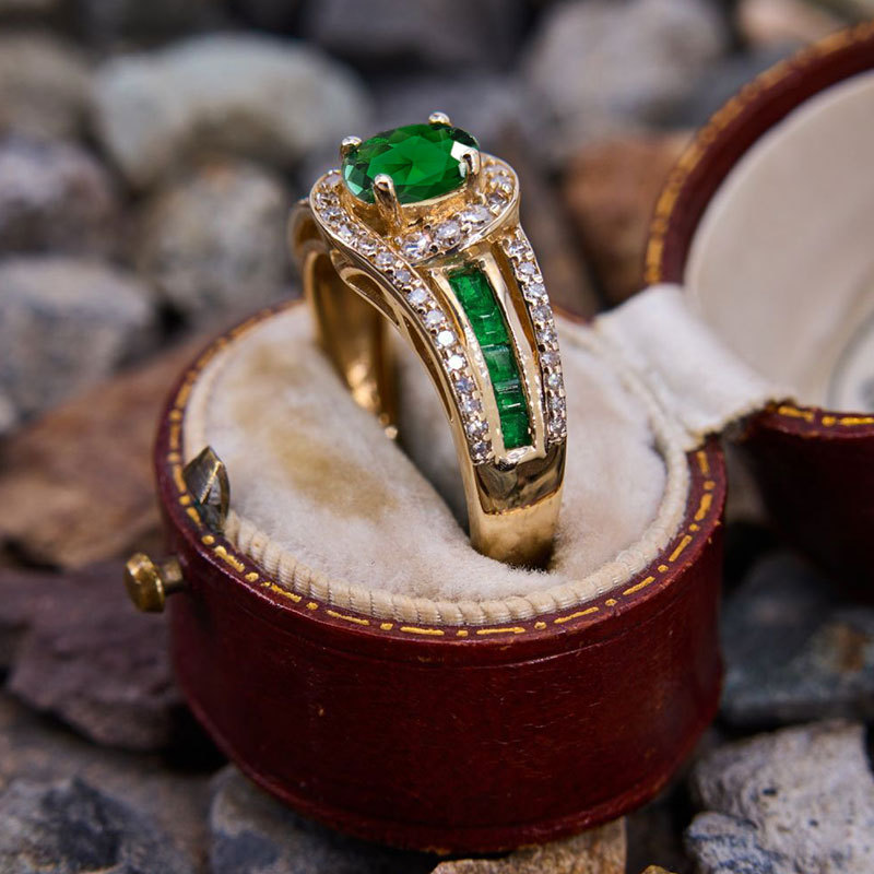 Sparkling Designer Ring For Women, Elegant And Comfortable Piece_voghion.com