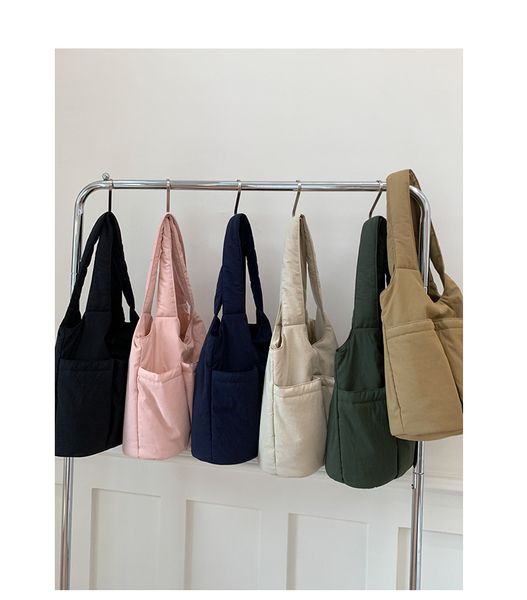 Single-shoulder underarm bag, large-capacity tote bag, versatile nylon fabric bag for women, new pleated multi-pocket commuter handbag undefined