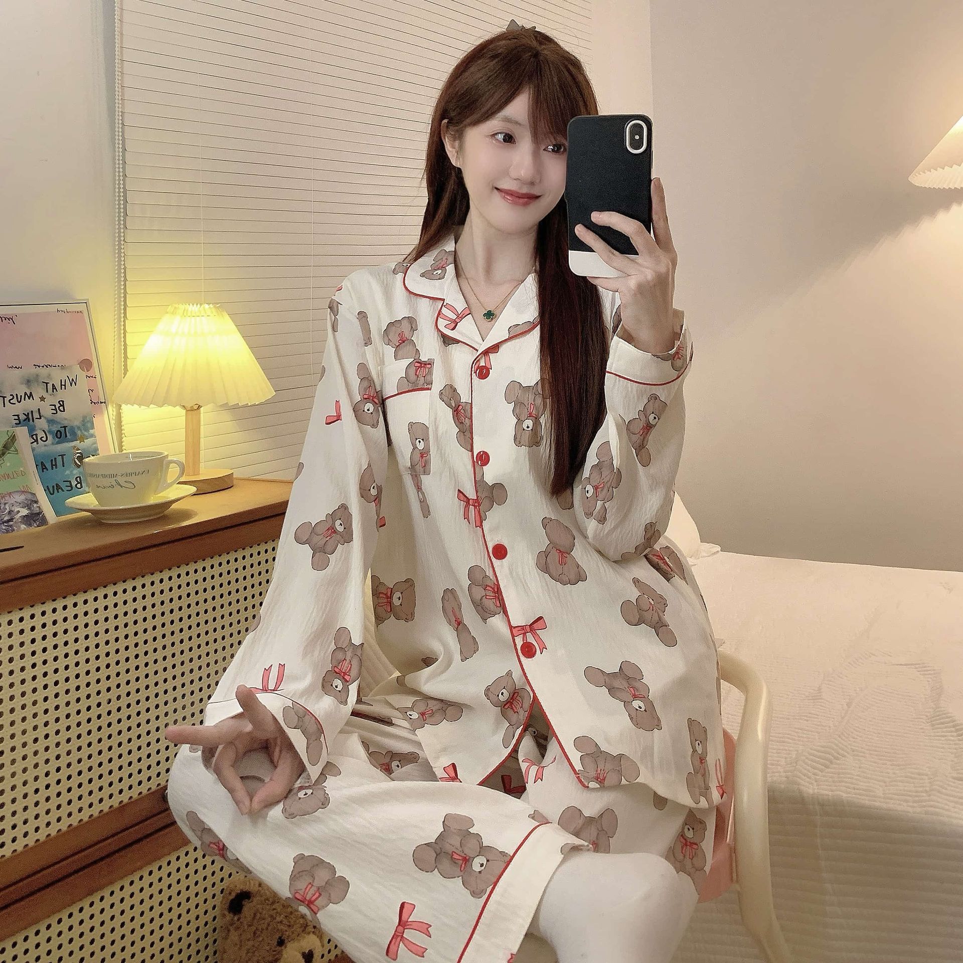 Pijamas al por mayor transfronterizos de primavera y otoño nubes de algodón pantalones de manga larga cardigans lindos con cojín de pecho se pueden usar ropa de hogar