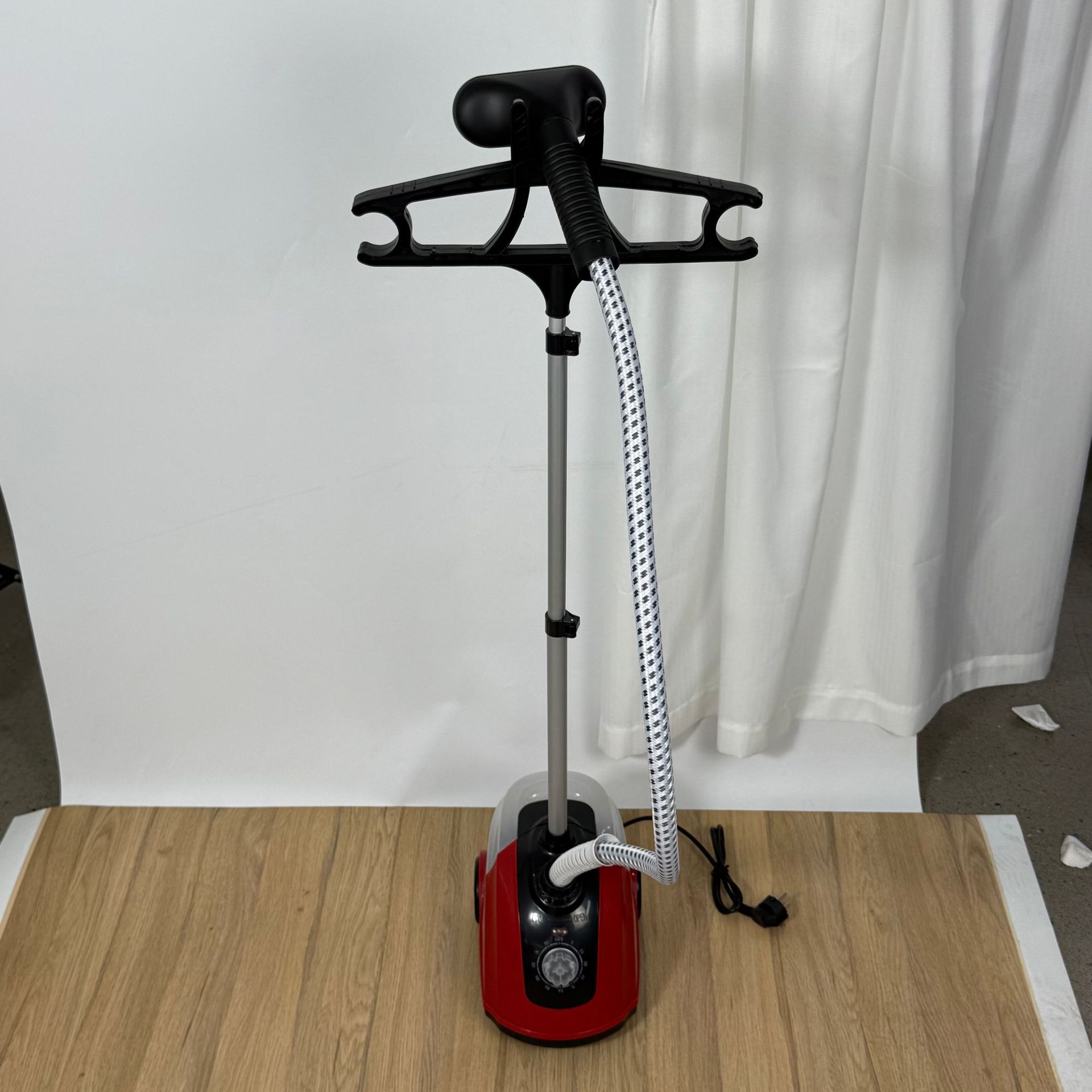 가정용 의류 다림질 기계, 다리미판이 있는 단일 막대 수직 스팀 다림질 기계, 수직 및 수평 유럽 표준 전기 다리미