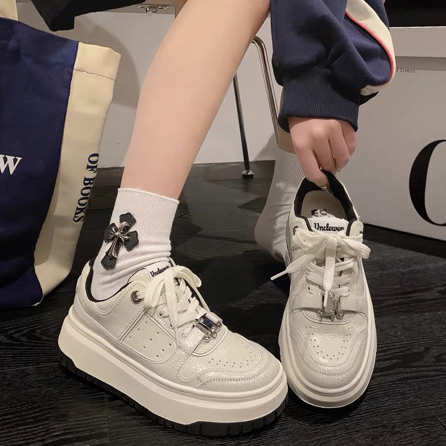 Women's Genuine Leather Running Shoes With Thick Sole And Pattern_voghion.com