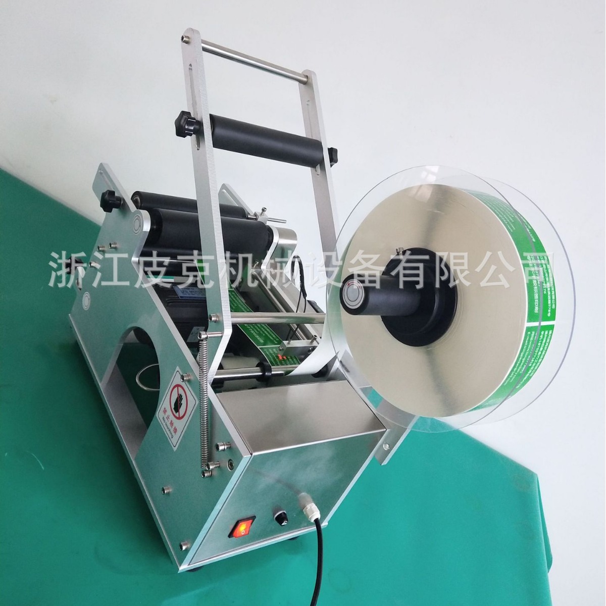 厂家供应小型贴标机半自动圆瓶贴标机不干胶贴标机定制现机