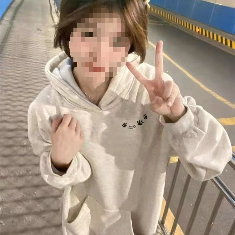 Silver fox print hooded sweatshirt, simple autumn/winter style, loose fit, versatile, casual, unisex, oversized top/jacket for students