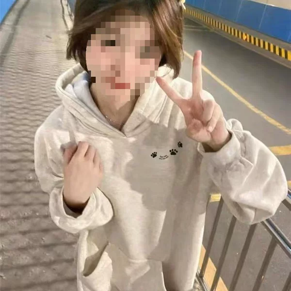 Silver fox print hooded sweatshirt, simple autumn/winter style, loose fit, versatile, casual, unisex, oversized top/jacket for students