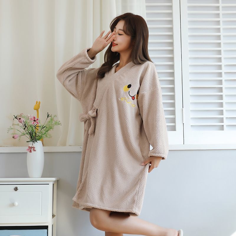 긴팔 목욕 가운을 두껍게 한 흡수성 긴 목욕 타월 여성은 플러스 사이즈 가정용 목욕 빠른 건조 목욕 스커트 도매로 착용하고 포장 할 수 있습니다.
