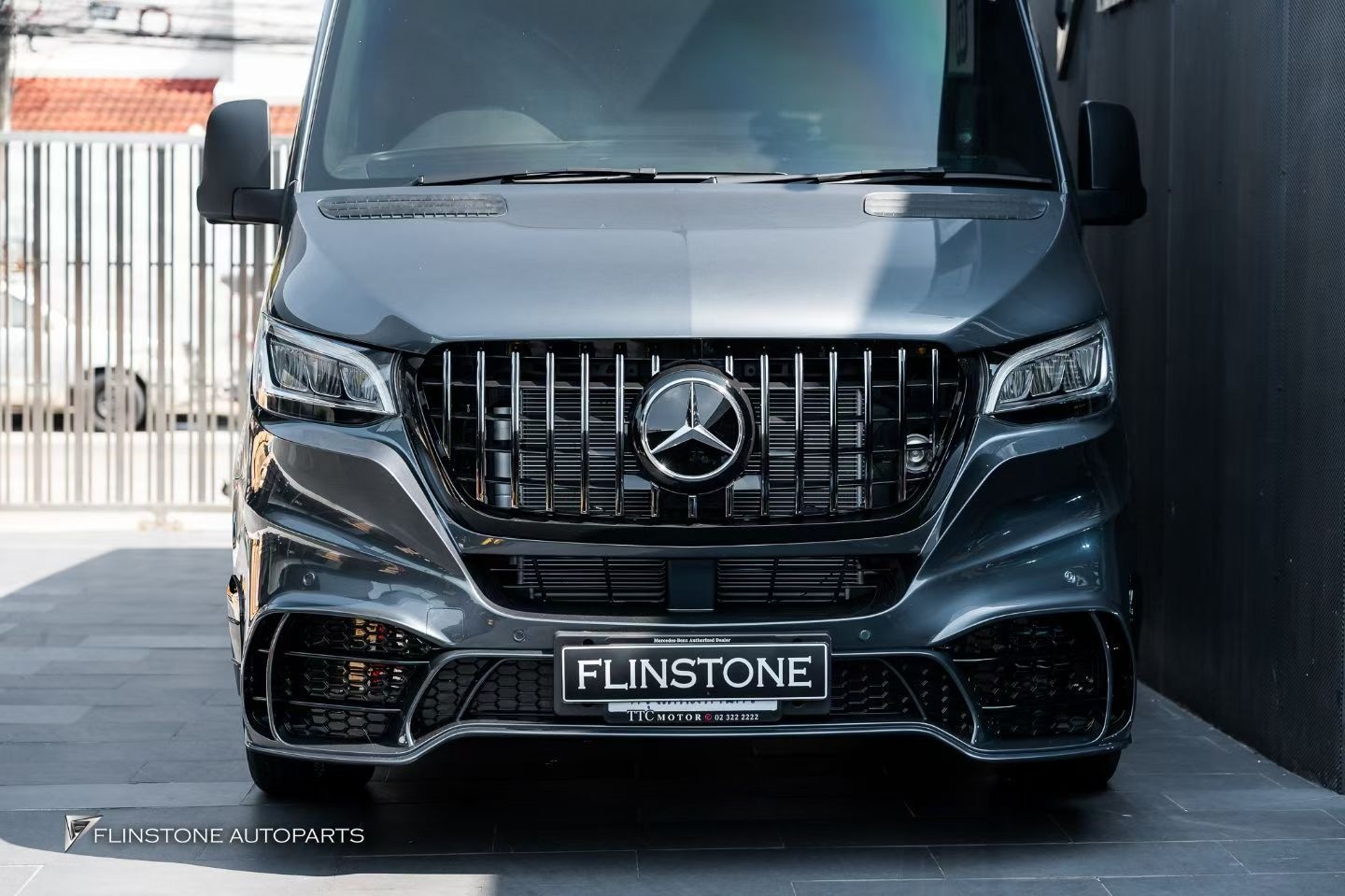 Suitable for 09+ Spitzen W906 models, offering a new 907-style front bumper, grille, and sporty exterior with a full body kit