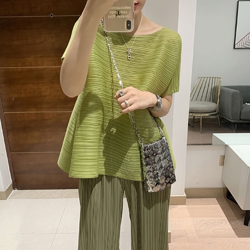 Miyake Shoulder Short-sleeved Loose Slim-fit Hidden Flesh Pleated Side Slit Top Doll Shirt T-shirt for Women Miyake Shoulder Short-sleeved Loose Slim-fit Hidden Flesh Pleated Side Slit Top Doll Shirt T-shirt for Women