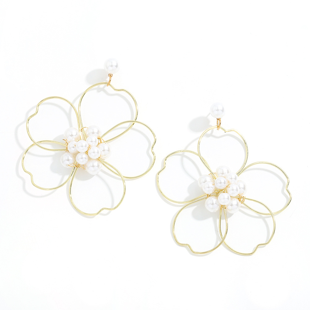 Korean Hand-woven Flower Pearl Earrings display picture 3