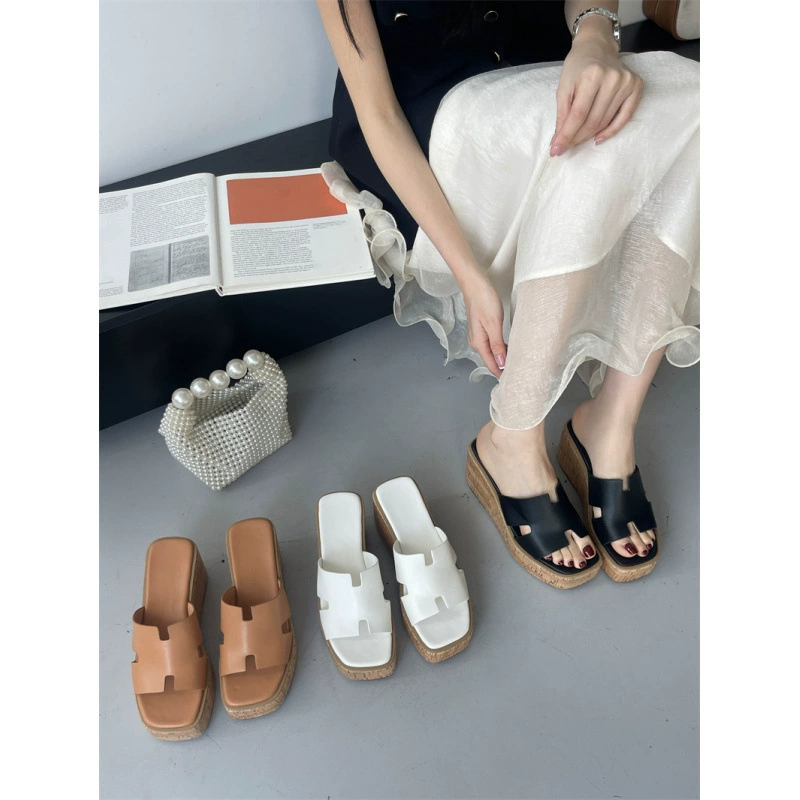 Летние женские шлепанцы 2025 года в корейском стиле, модные, на толстой платформе, в стиле знаменитостей, с высоким каблуком
