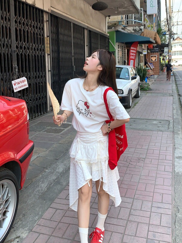 日本の夏の新しい純綿半袖 T シャツ女性用ハローキティプリント半袖 T シャツハローキティ婦人服|undefined