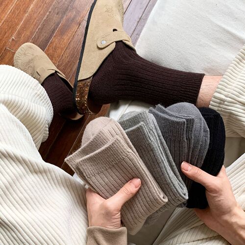 Autumn and winter thickened cashmere socks, casual business men's mid-calf socks, coffee-colored retro trendy men's socks, Japanese style.