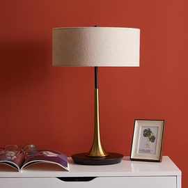 现代简约温馨创意床头灯客厅美式轻奢书房桌灯北欧卧室台灯