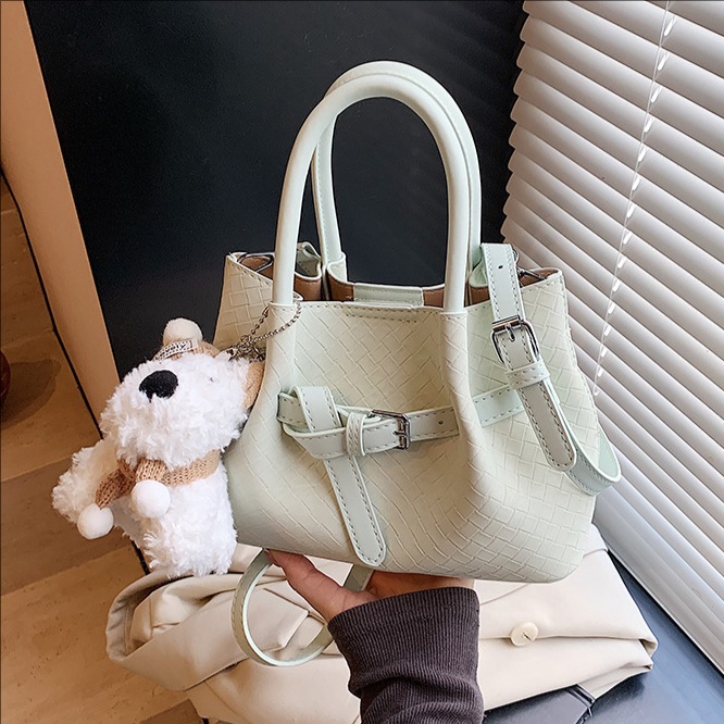 Bolso de cubo portátil de gran capacidad de moda de alta gama para mujer 2025 nuevo estilo de estilo occidental, bolso de mensajero de un solo hombro de lujo ligero