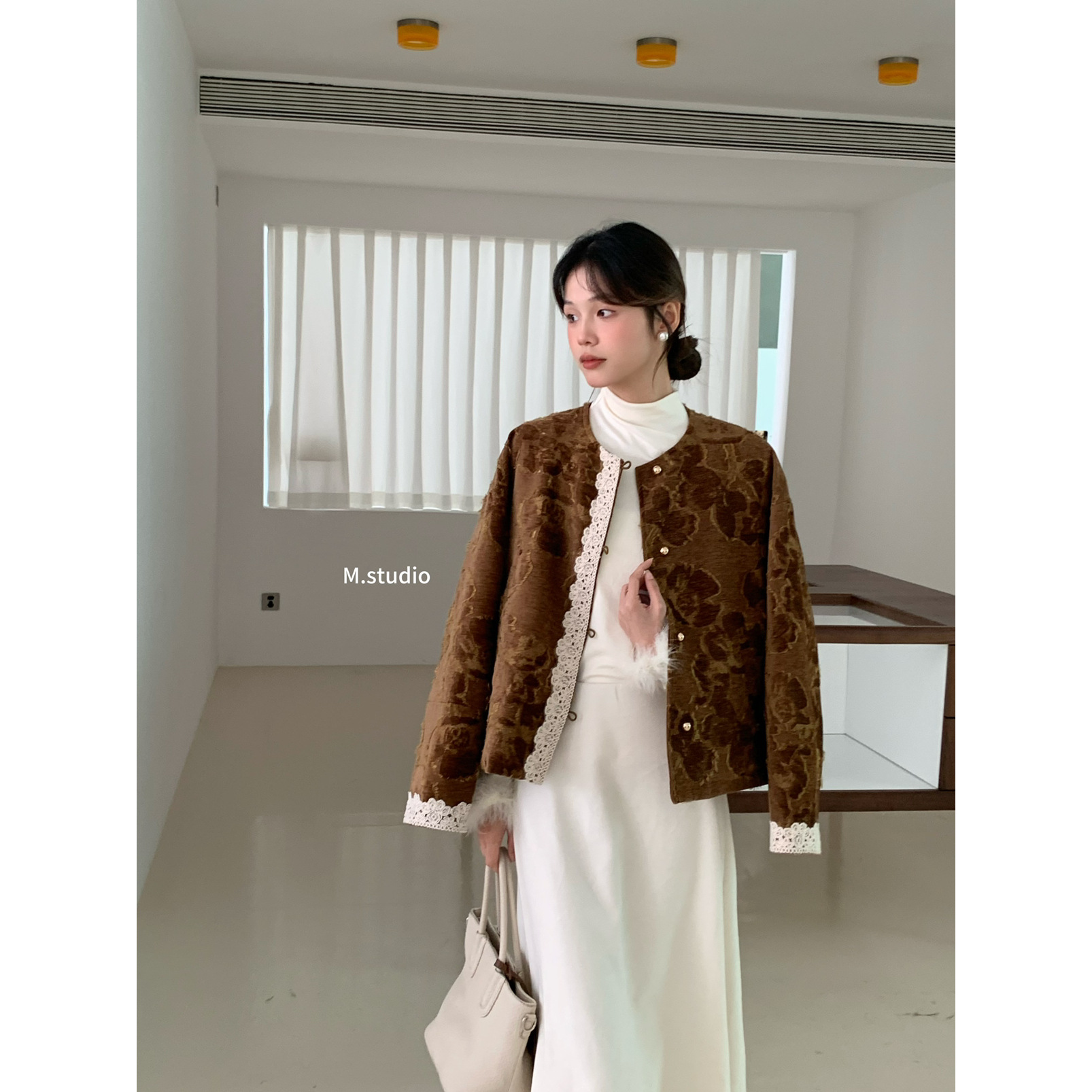MSTUDIO漫莎-花锦绣拼花边丝绒提花圆领单排扣保暖羽绒服外套7750