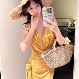 新款感泳衣女比基尼旅游度假穿搭设计感显瘦泡温泉三件套泳装