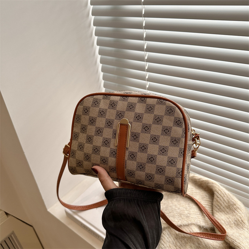 Mochila de moda vintage flores 2024, otoño y invierno nuevo mini bolso cuadrado simple, textura de estilo occidental, bolso de hombro.