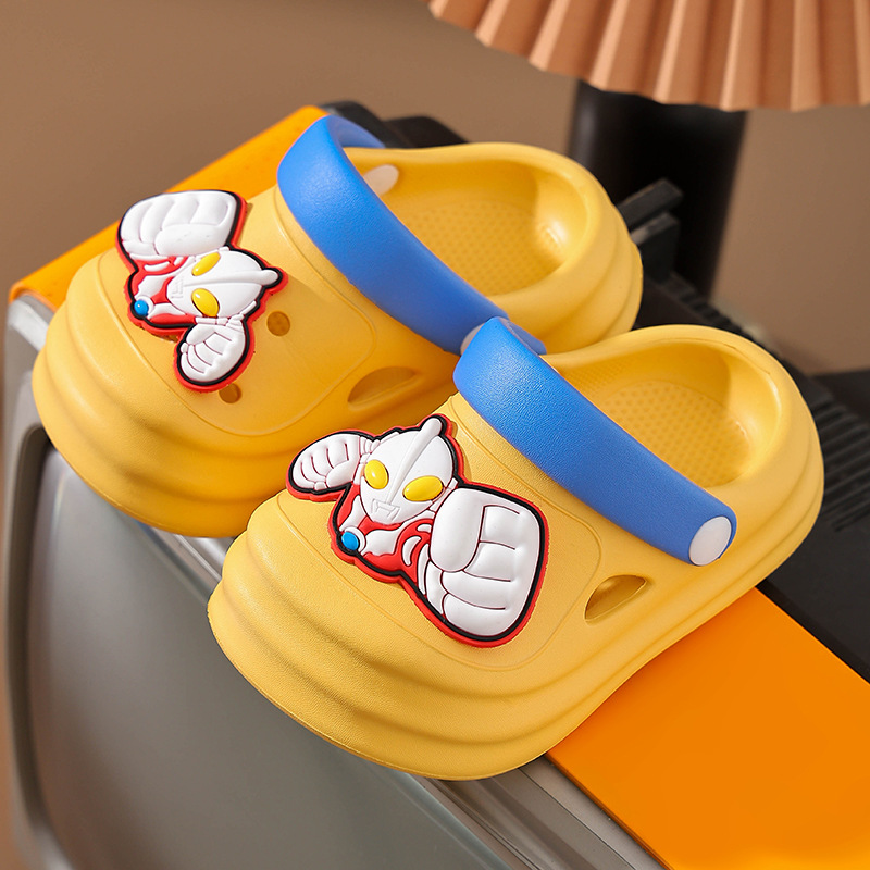 Niños zapatos de agujero lindos dibujos animados princesa niñas zapatillas frías de verano para niños de interior EVA resbaladizo bebé niño