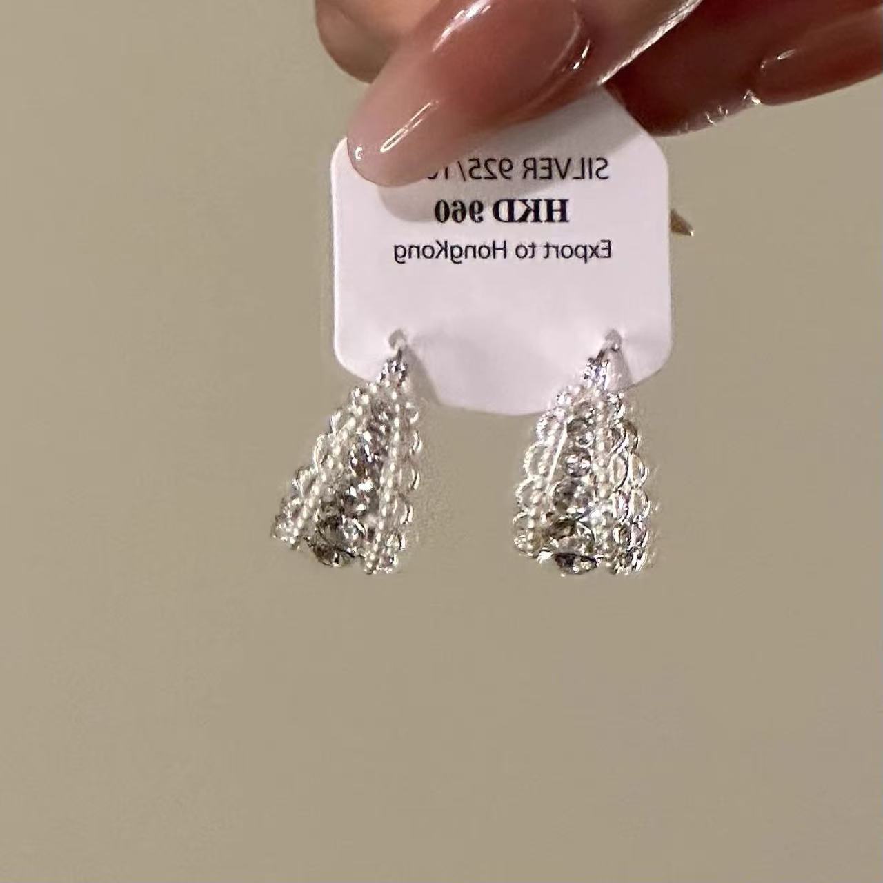 Luz de lujo de encaje hueco perla cristal perlas pendientes de nicho de diseño femenino sensación de temperamento único pendientes versátiles
