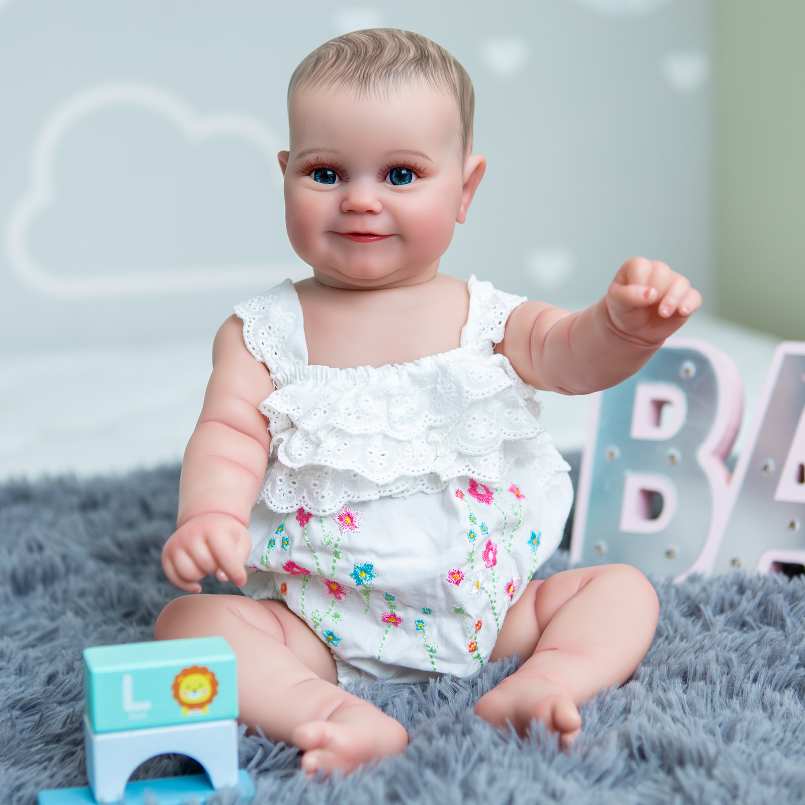 50cm pegamento completo lindo simulación muñeca Maddie pintado a mano pelo transfronterizo suministro de comercio electrónico de una sola pieza entrega