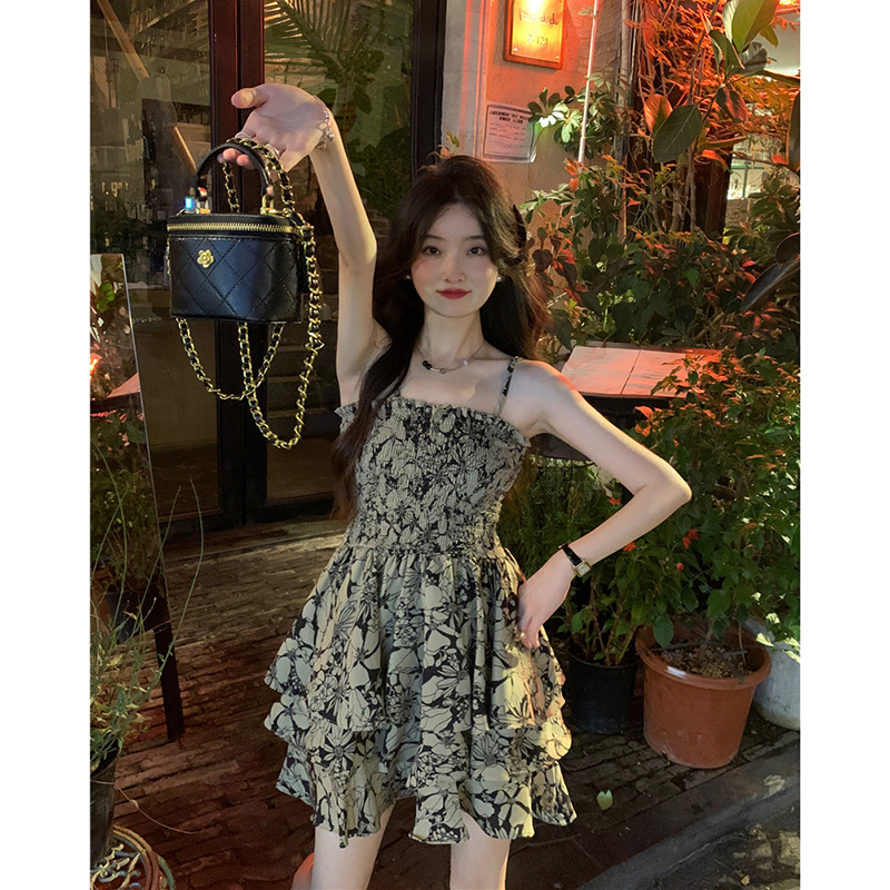 金曼琪夏季女装法式复古碎花吊带连衣裙女新款收腰显瘦纯欲连衣裙