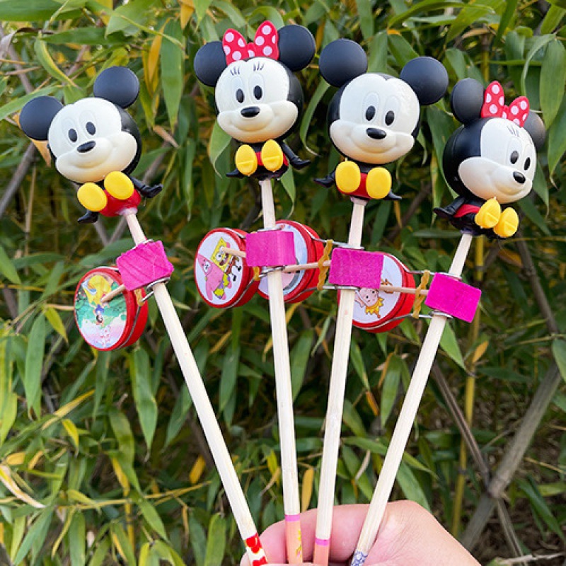 작고 귀여운 쥐가 드럼을 50부터 시작해서 흔든다