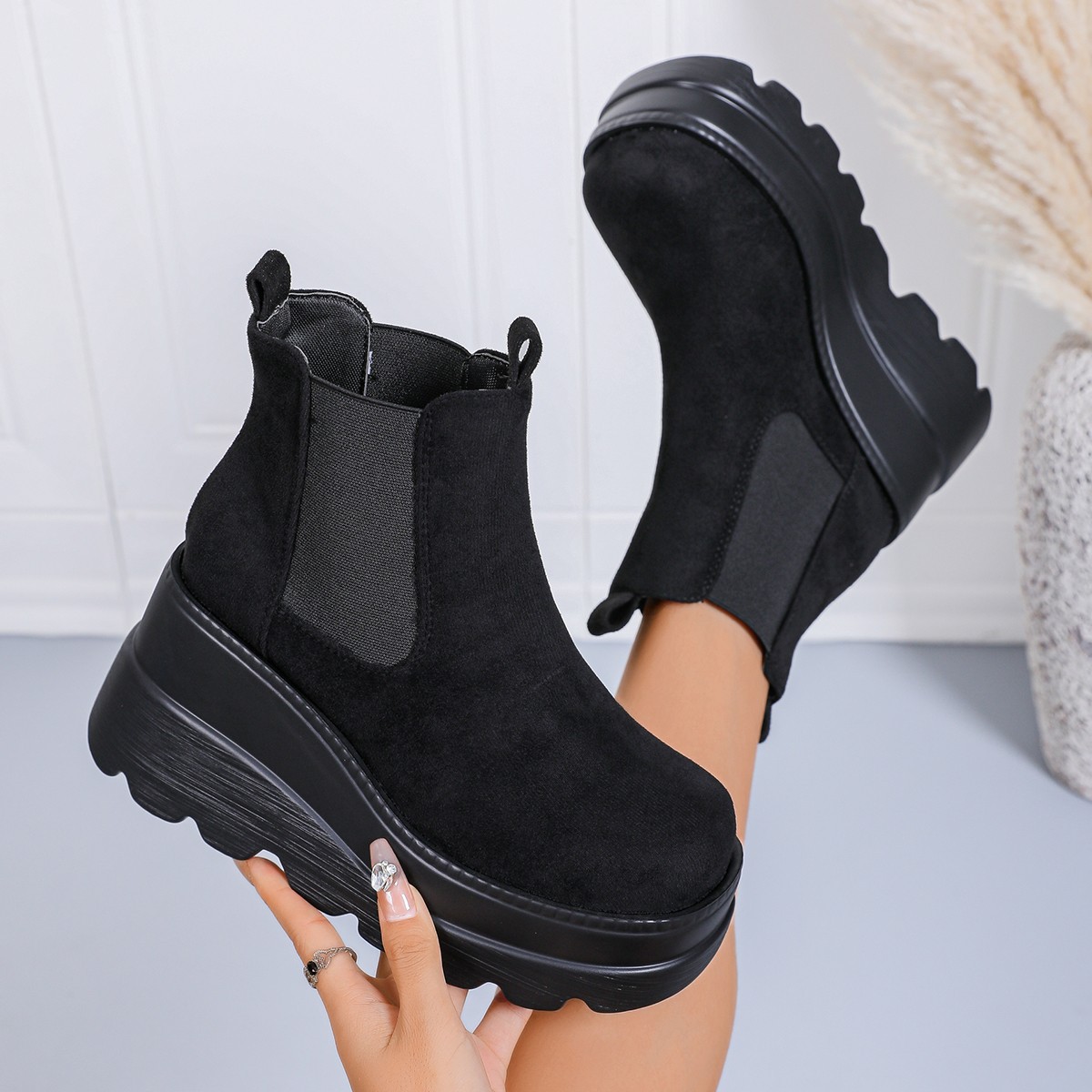 Winterse suède enkellaarsjes met sleehak voor dames, dikke zool, plus size, petite, modieuze instaplaarsjes_voghion.com