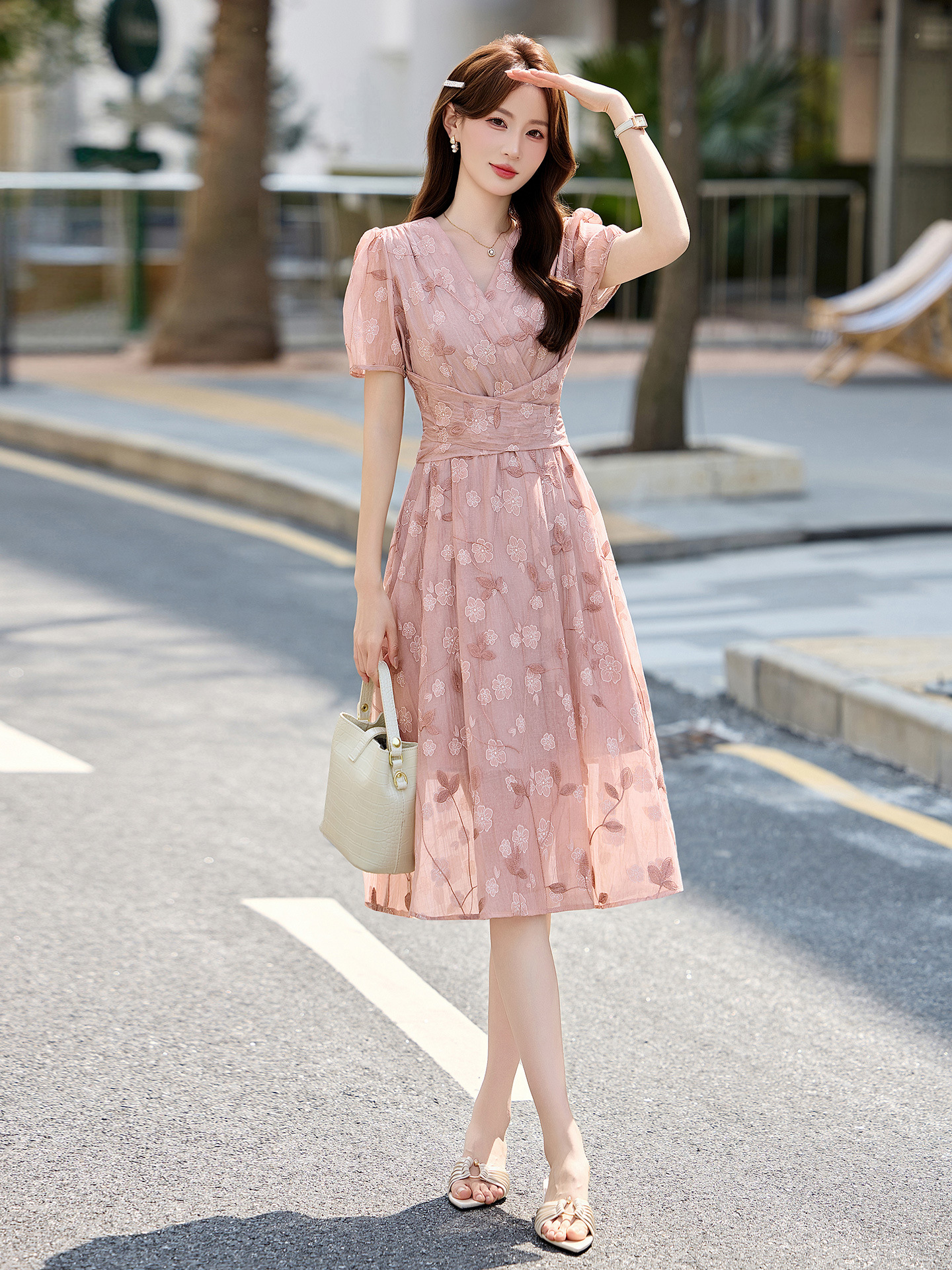 Đầm maxi nữ thắt eo tay bồng họa tiết hoa nhỏ cổ chữ V phong cách tea dress — Màu hồng, màu vàng