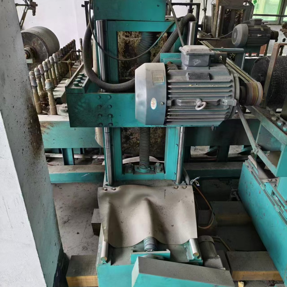 二手口子型抛光机，链条自动抛光 ，8个抛头，电机7.5千瓦