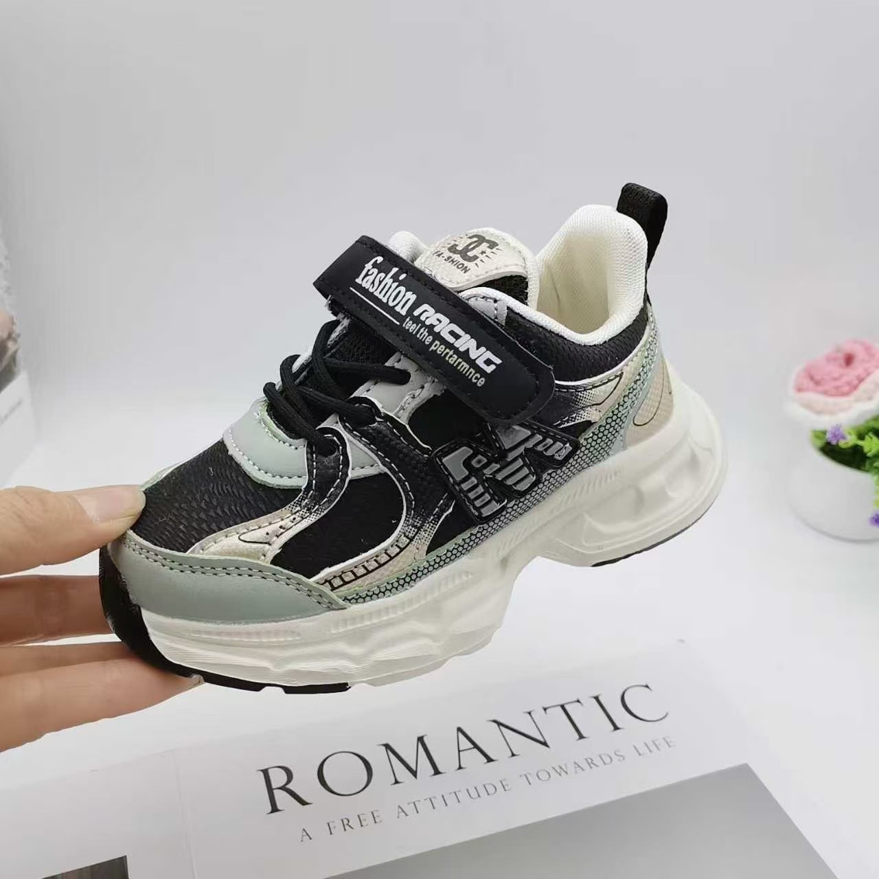 Otoño nuevo 2025 zapatos de cuero para niños y niñas zapatos deportivos para bebés zapatos de correr para niños y niñas