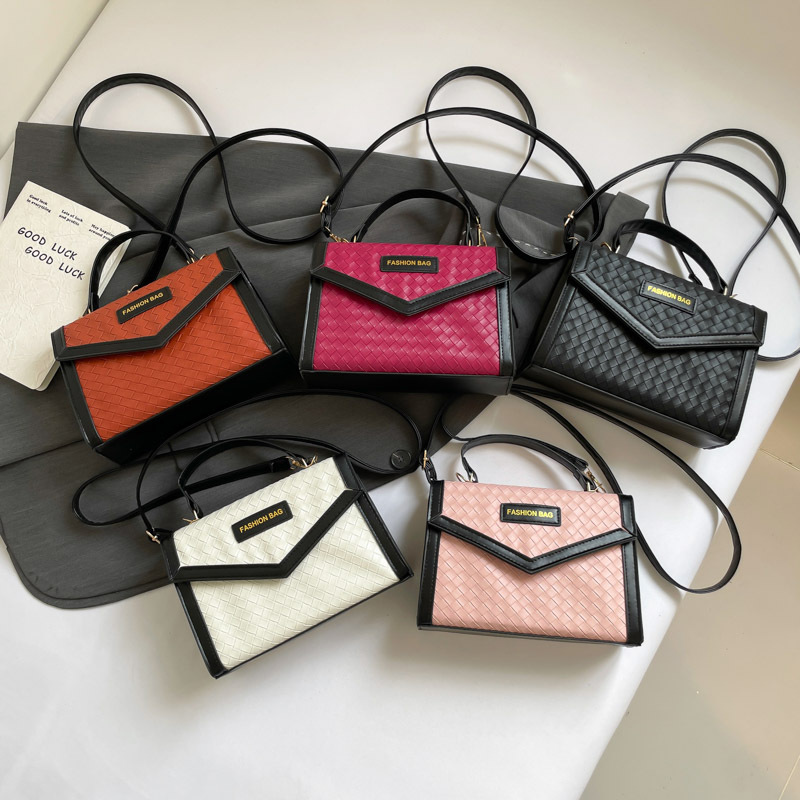 2025 bolsos de mujer tejidos nuevos bolsos cuadrados de color contrastante, bolsos de mano diarios, bolsos de hombro para viajar