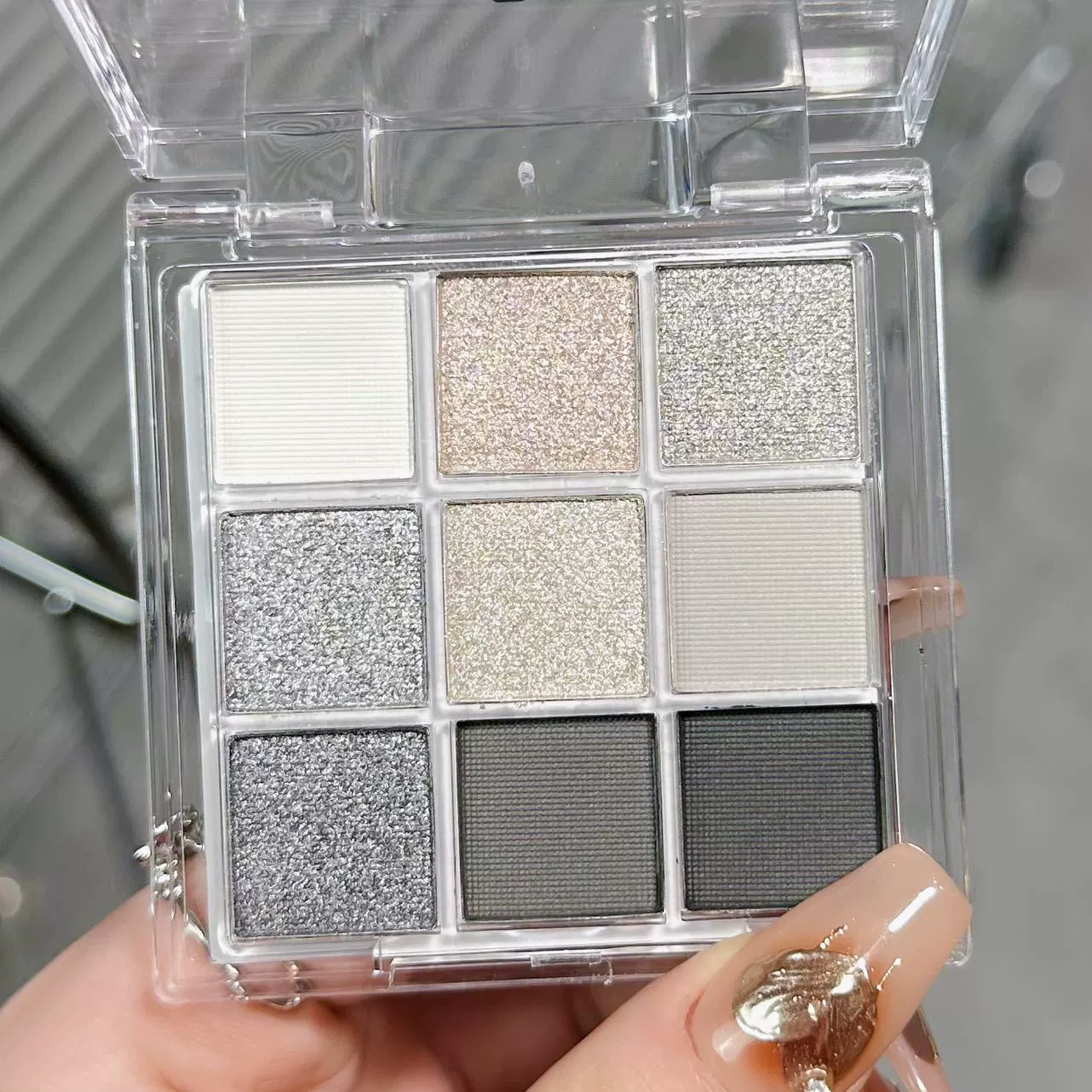 Eyeshadow Palette Color Vibes, Platinum Metal & Matte Waterproof Shades, Punk Style 9-Color