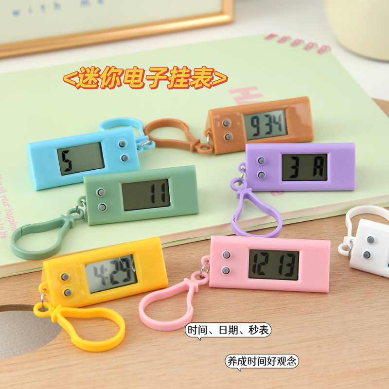 シンプルな学生ミニ電子掛け時計ポータブルキーホルダータイマー小さな時計かわいいコンパクト三角形電子時計|undefined