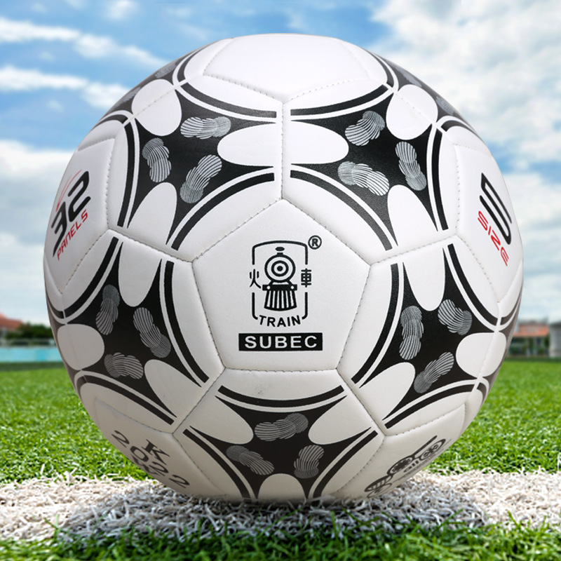 Футбол машинного шитья «Новый Локомотив №5» (черно-белый)