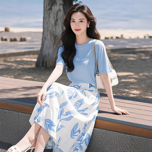 2025 New Summer Vacation Outfit Set - High-End, Slimming, Youthful T-Shirt and Skirt Two-Piece Set