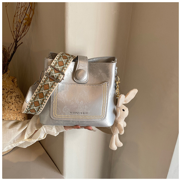 High end Korean version versatile hand-held bucket small for women's summer 2024 new wide shoulder strap crossbody bag_voghion.com