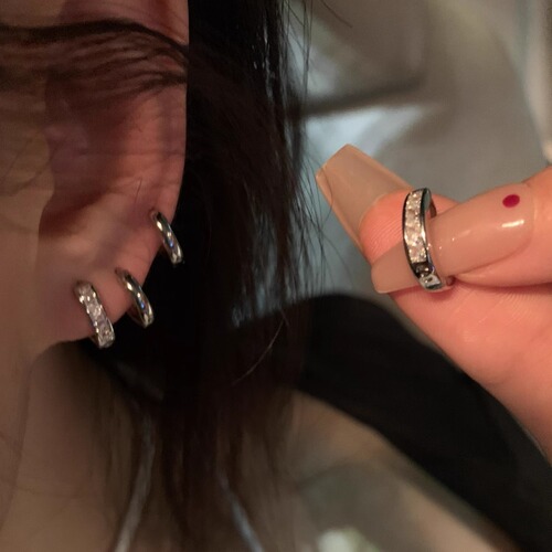 4 piece set!  No need to pick it off while sleeping!  Exquisite and versatile earrings, niche design earrings for women, high-end earrings for women