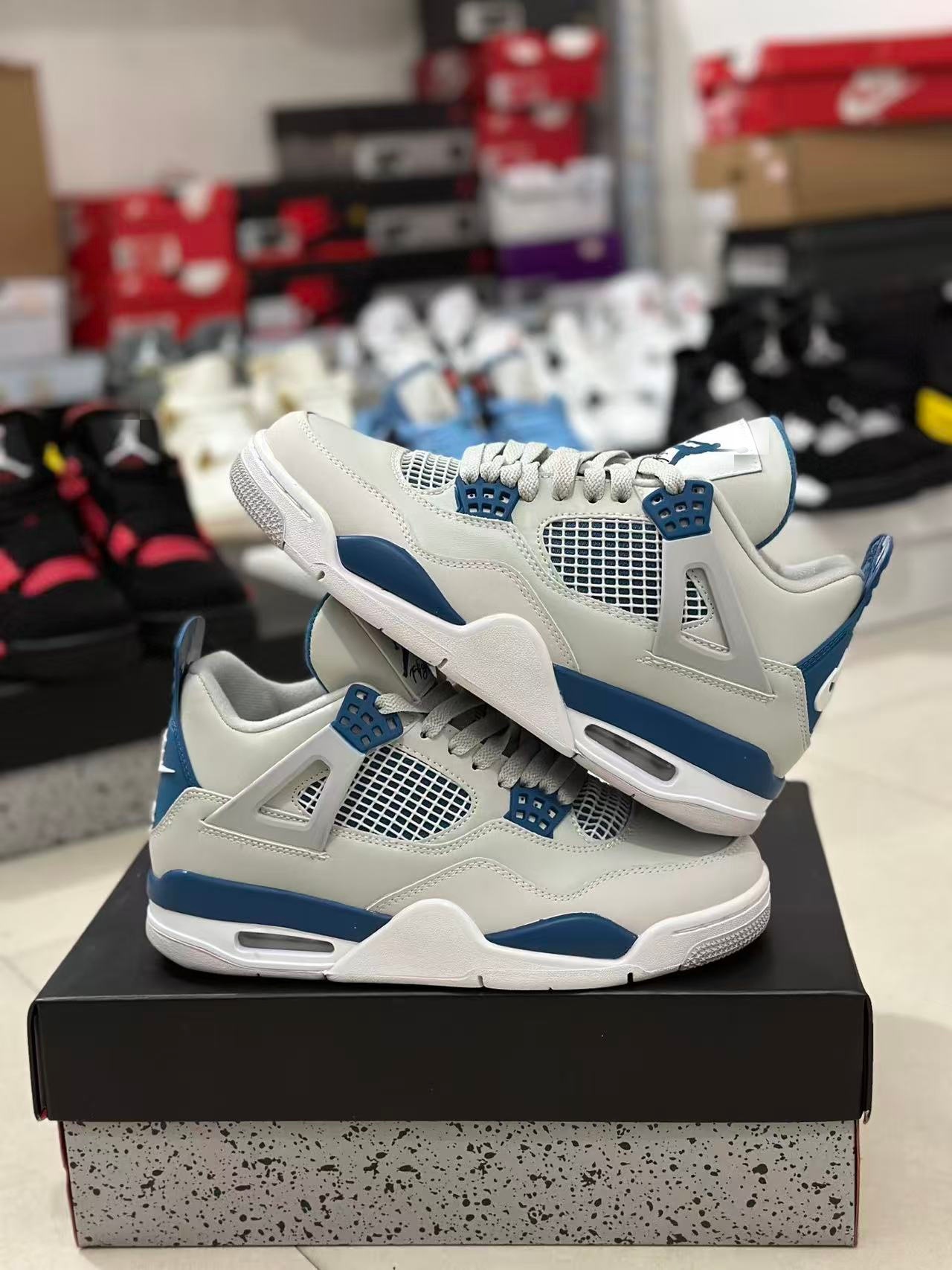 Pure original AJ4 zapatos de baloncesto Joe4 clásicos de cemento blanco negro amarillo eléctrico femenino para ayudar a hombres y mujeres zapatos de baloncesto Pitian