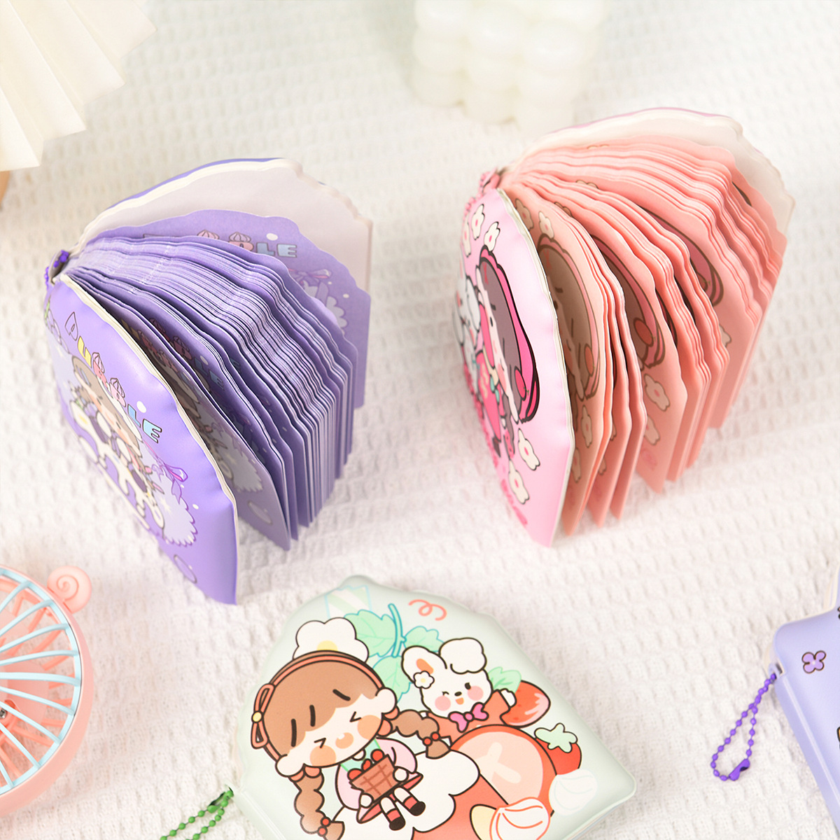 Mini stress-relief bean-shaped notebook for girls, cute and relaxing handbag, PU-style stress relief book, popsicle-shaped