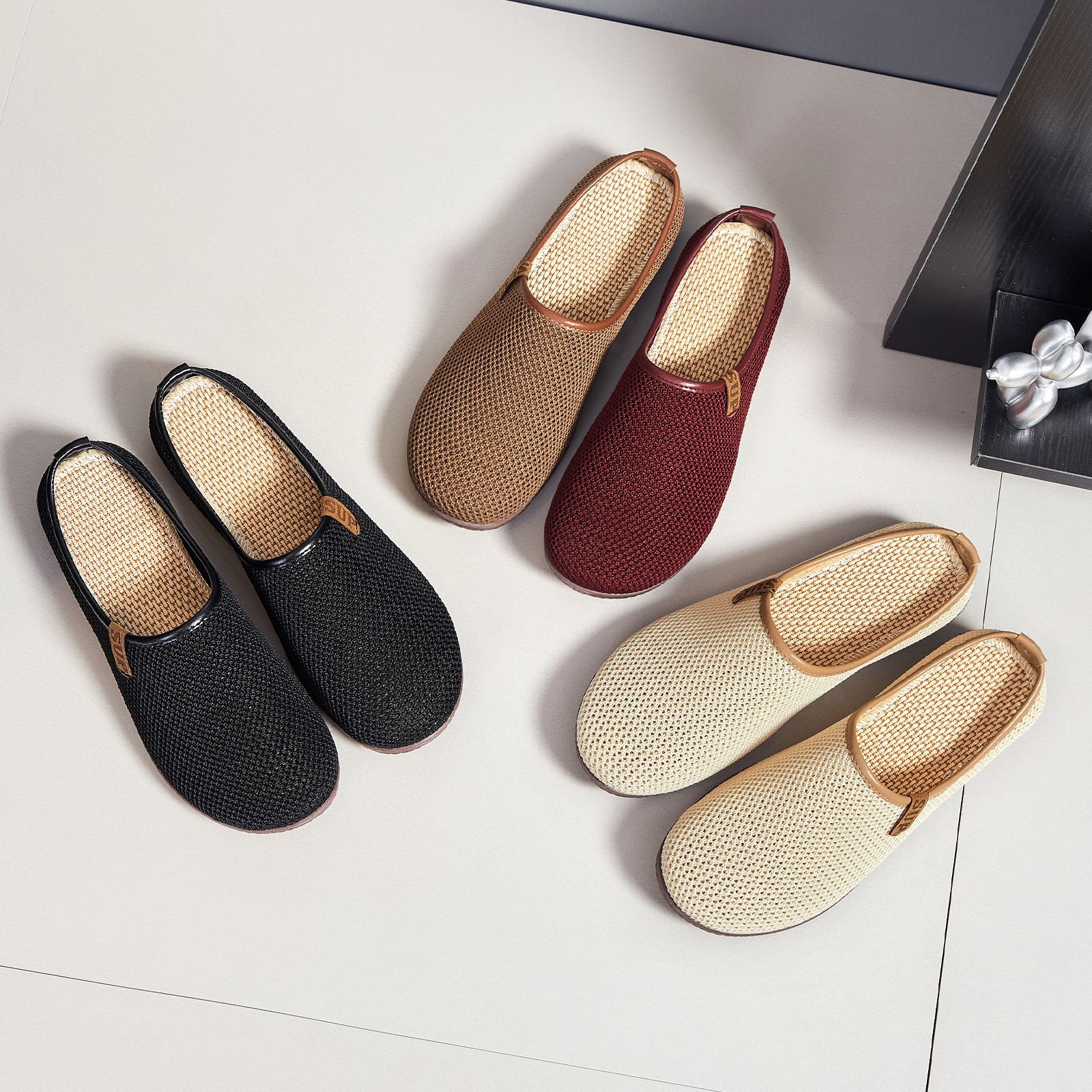 Zapatos de mujer, nuevo estilo de verano, sandalias transpirables de malla con punta cerrada, zapatos casuales cómodos de suela blanda para uso en exteriores, venta al por mayor.