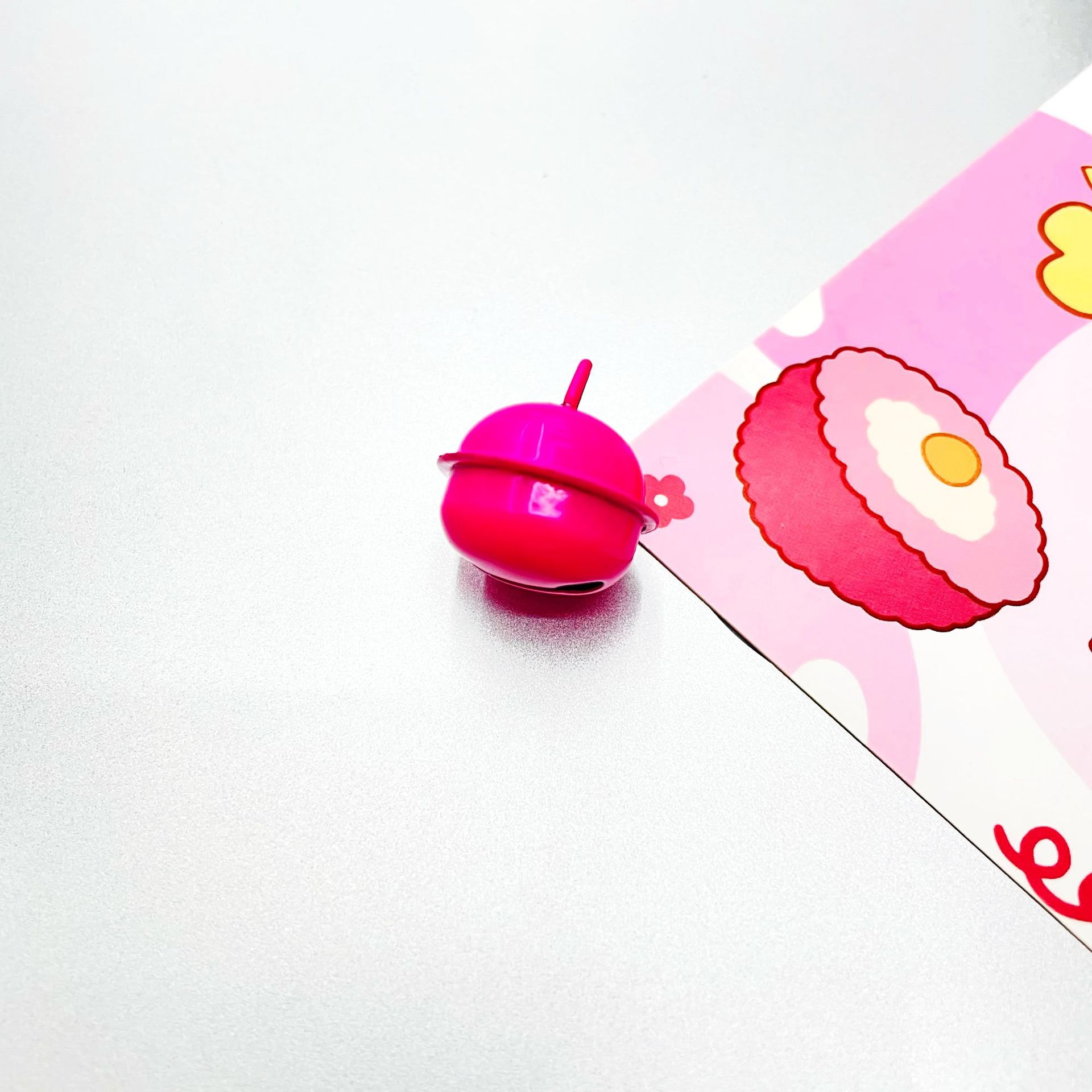 22mm colorido una palabra pintada campana DIY accesorios joyería pulsera bolsas de llaves colgar material de Navidad al por mayor