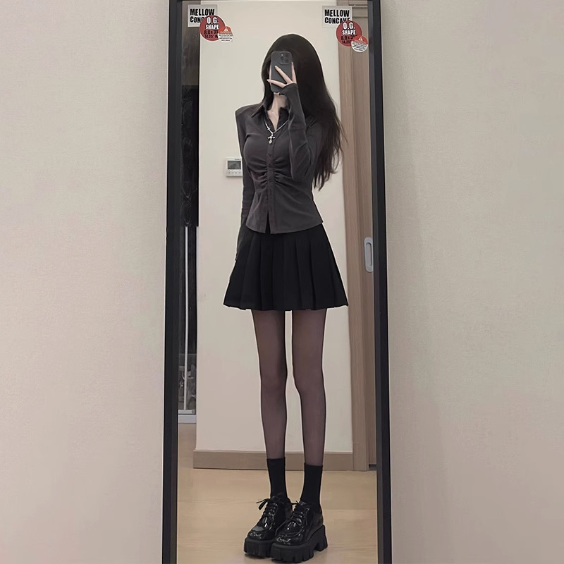 Early autumn women's tea department wear a set of fashion slightly fat slimming age-reducing pleated skirt two-piece suit dress